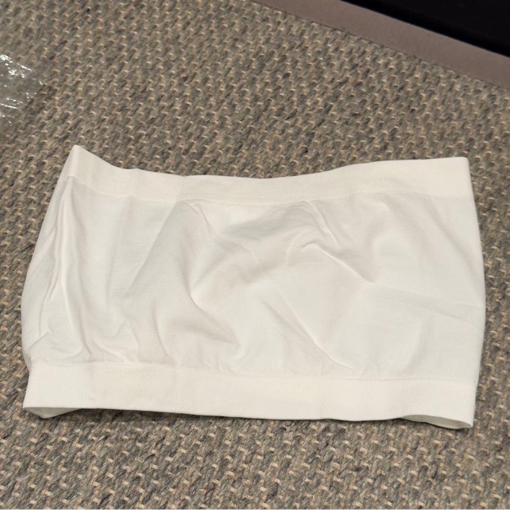 NWT- ITZON White T-Shirt Bando